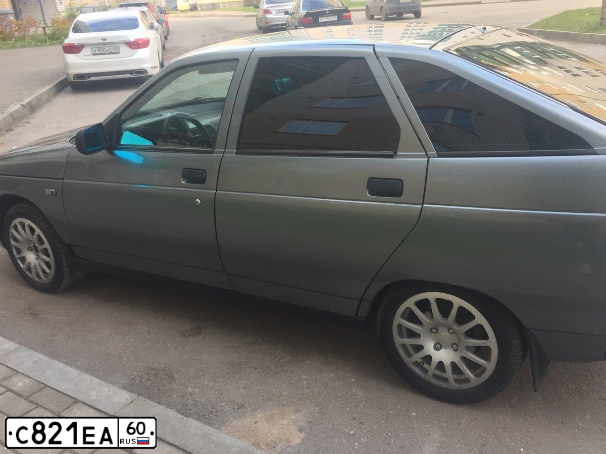 Фото автомобиля LADA 2112, 2005 — госномер С821ЕА60. Цвет: ТЕМНО-СЕРЫЙ
