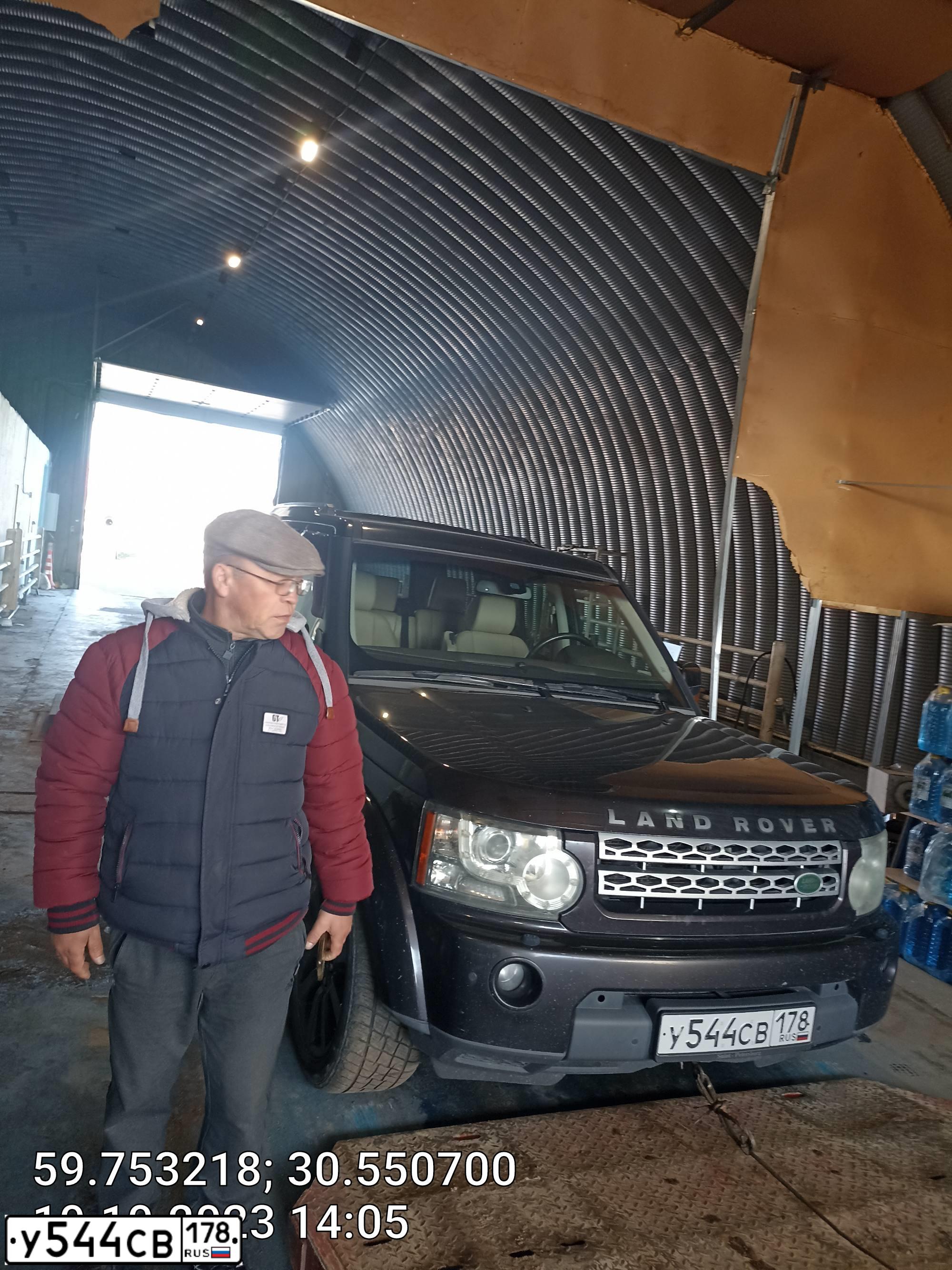 Фото автомобиля LANDROVER DISCOVERY, 2009 — госномер У544СВ178. Цвет: ТЕМНО-КОРИЧНЕВЫЙ