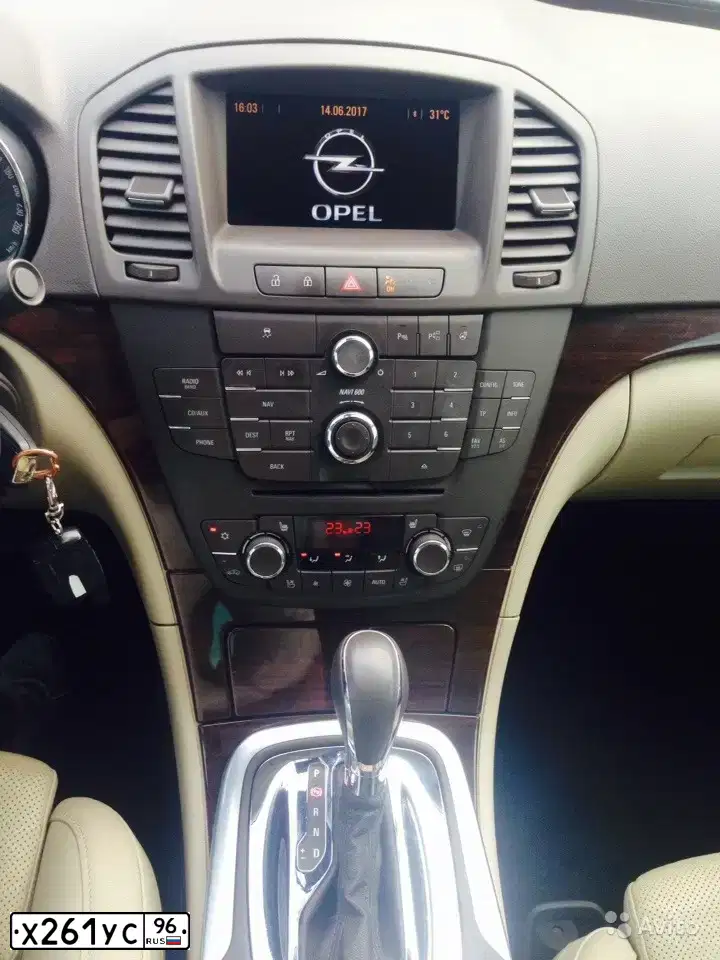 Фото автомобиля OPEL INSIGNIA, 2013 — госномер К649РХ122. Цвет: Белый