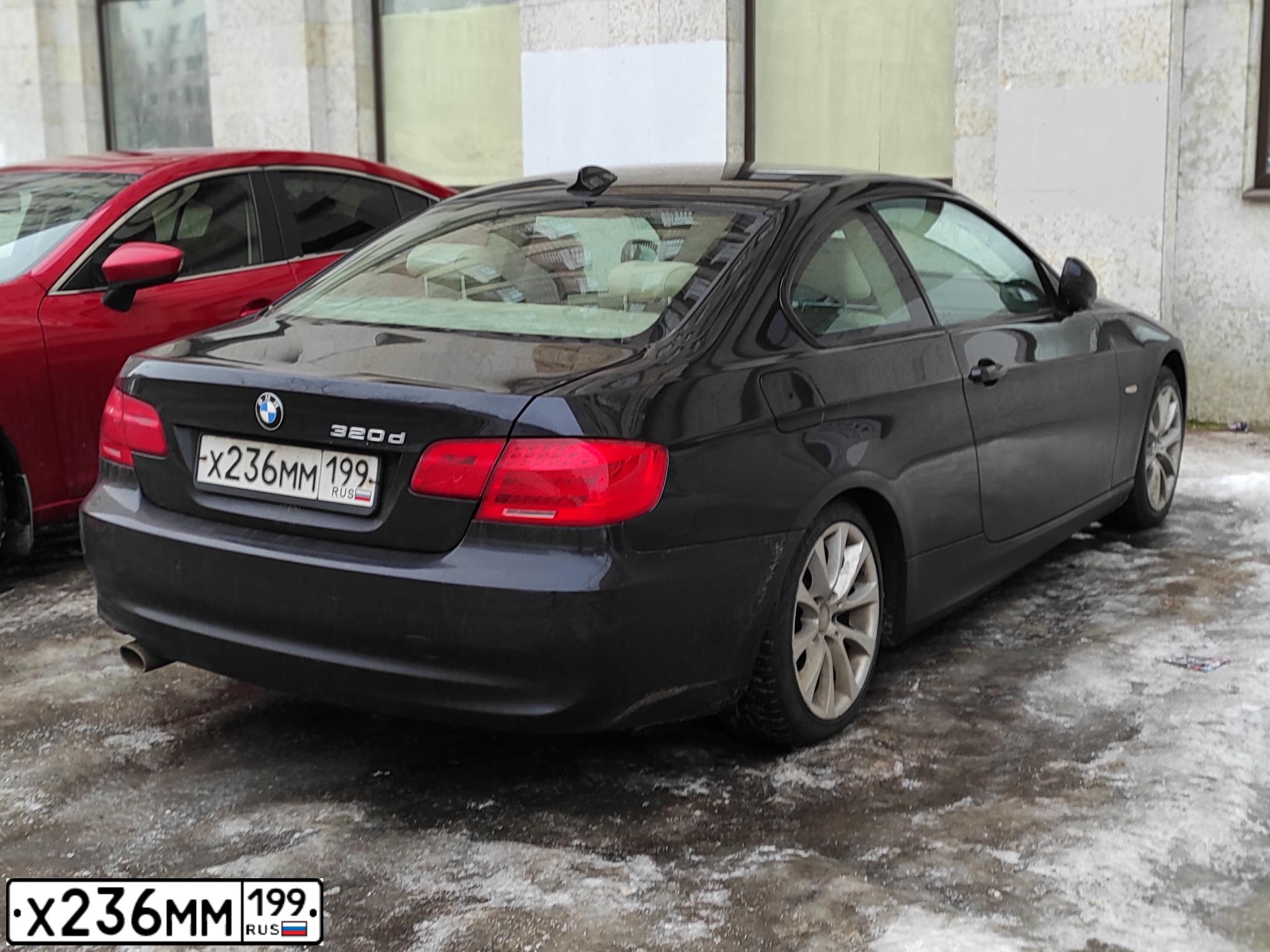 Фото автомобиля BMW SERIE 3, 2011 — госномер Х236ММ199. Цвет: ЧЕРНЫЙ