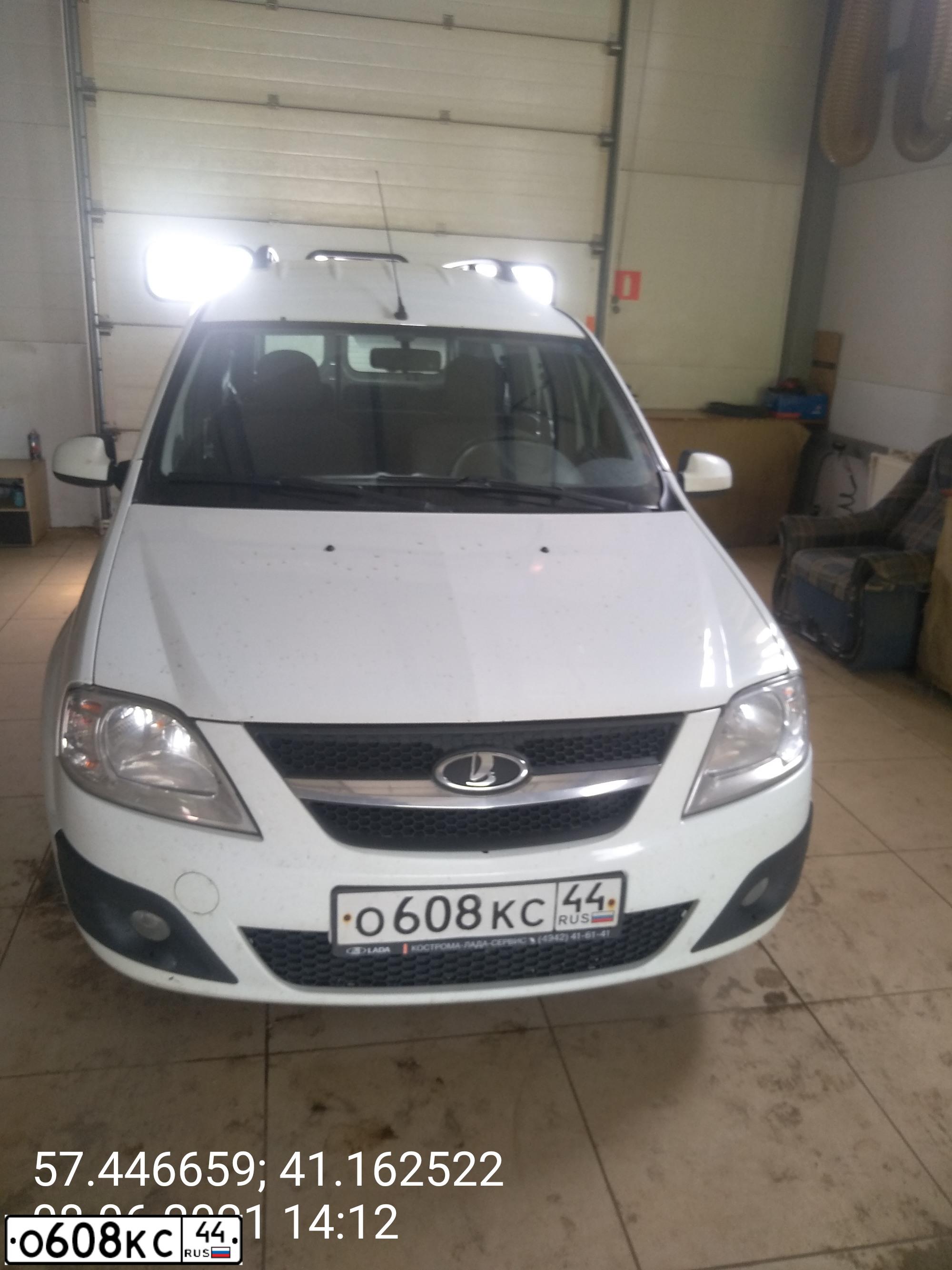 Фото автомобиля LADA LARGUS, 2017 — госномер О608КС44. Цвет: БЕЛЫЙ