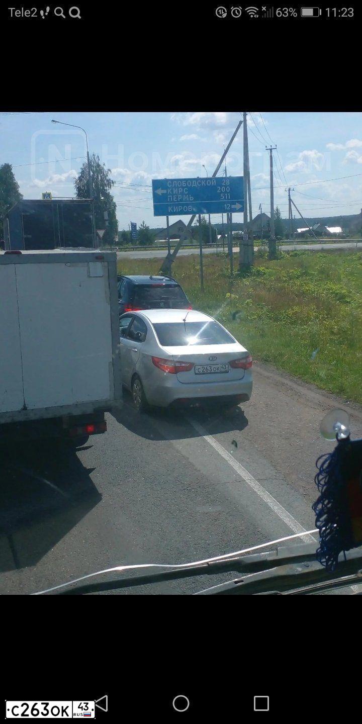 Фото автомобиля KIA RIO, 2013 — госномер Е056ЕН11