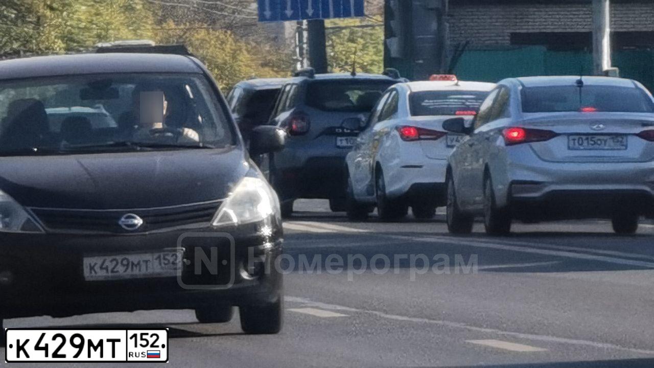Фото автомобиля NISSAN TIIDA, 2011 — госномер К429МТ152. Цвет: ЧЕРНЫЙ