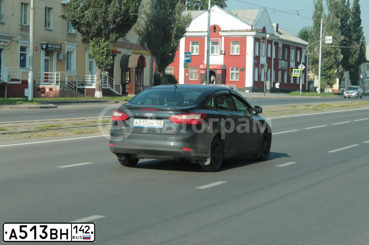 Фото автомобиля FORD FOCUS, 2012 — госномер А513ВН142. Цвет: ЧЕРНЫЙ