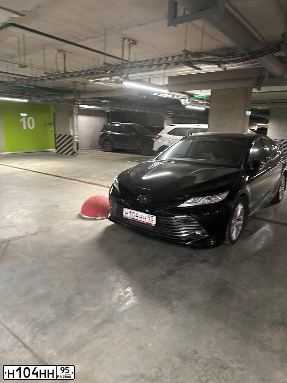 Фото автомобиля TOYOTA CAMRY, 2013 — госномер Н104НН95. Цвет: ЧЕРНЫЙ МЕТАЛЛИК