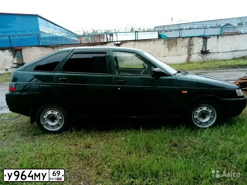 Фото автомобиля LADA 2112, 2004 — госномер Н820ОК10. Цвет: Темно-зеленый
