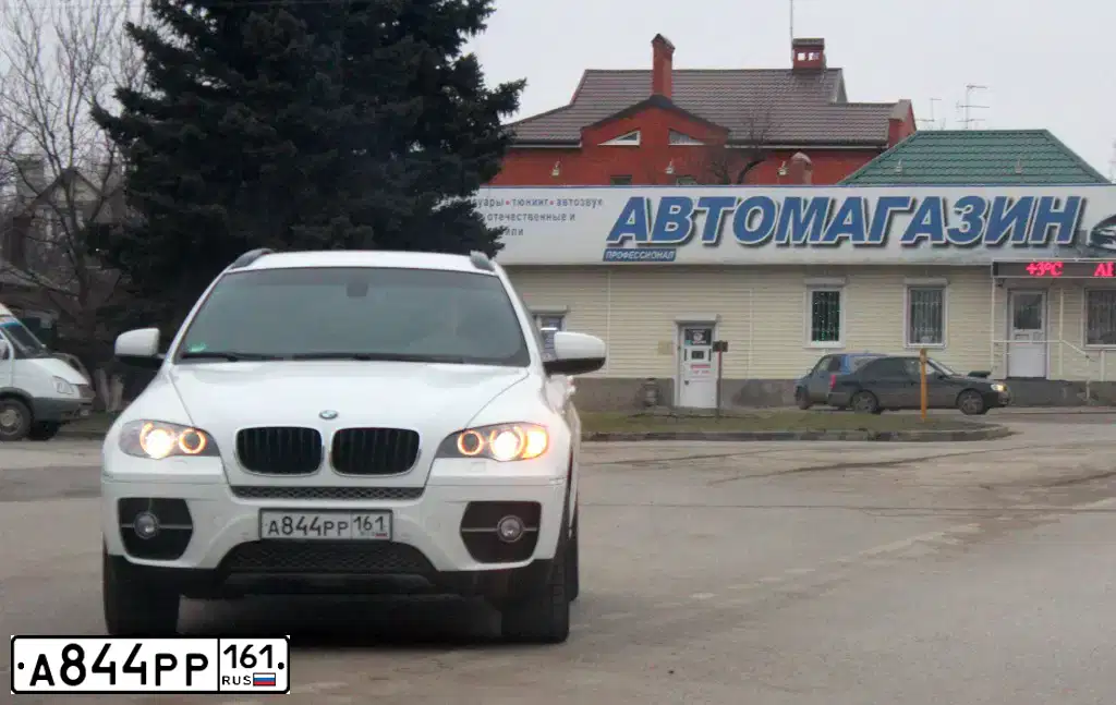 Фото автомобиля BMW X6, 2010 — госномер А844РР161. Цвет: Белый