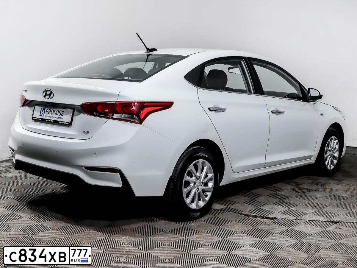 Фото автомобиля HYUNDAI SOLARIS, 2017 — госномер С834ХВ777. Цвет: Белый