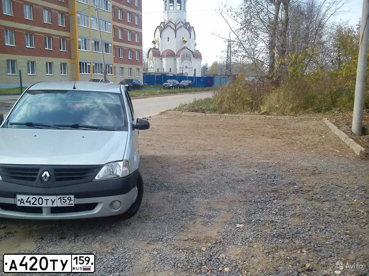 Фото автомобиля RENAULT LOGAN, 2007 — госномер М242ЕО159. Цвет: СЕРЫЙ