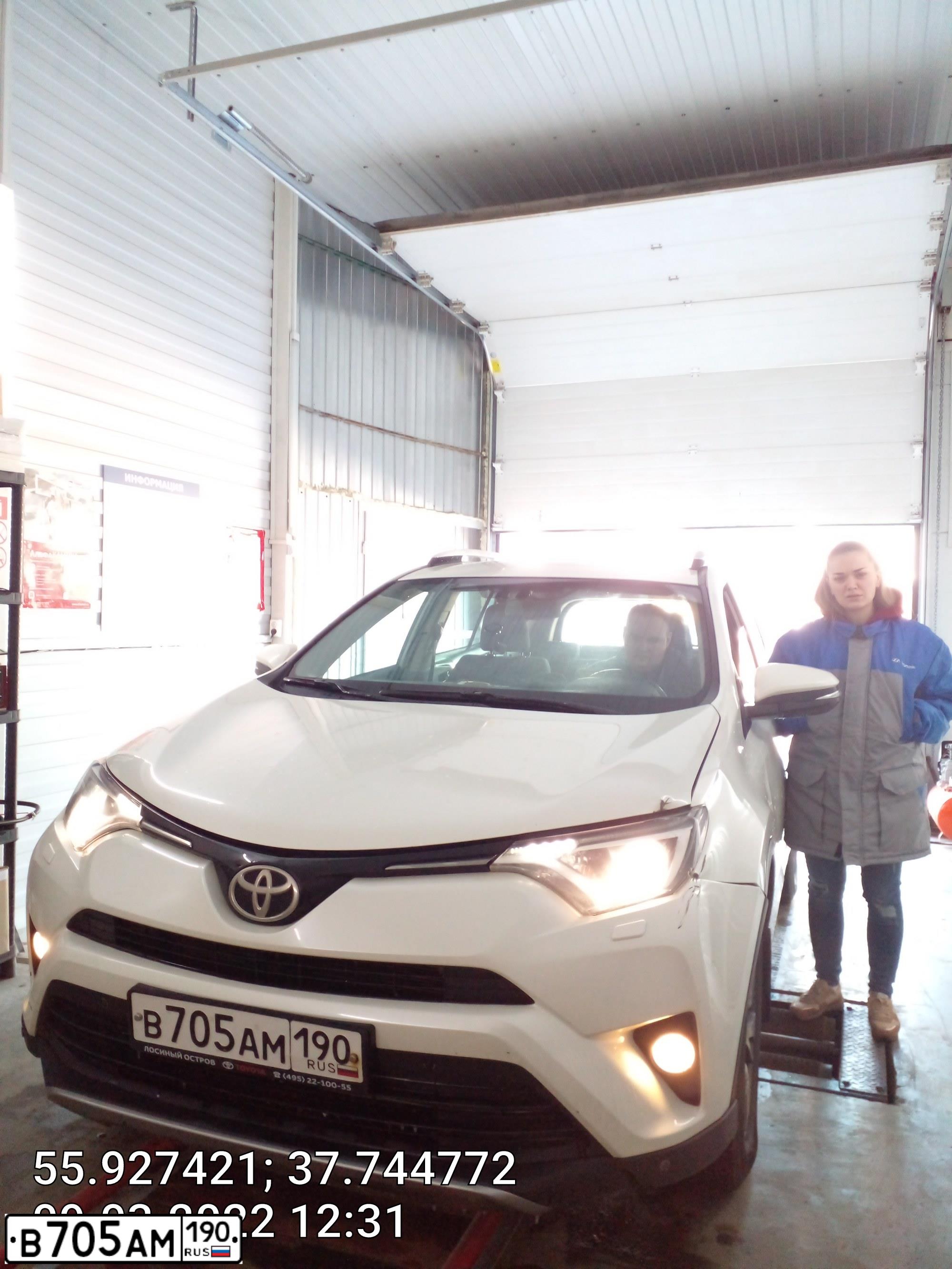 Фото автомобиля TOYOTA RAV4, 2017 — госномер О128ВМ134. Цвет: Белый