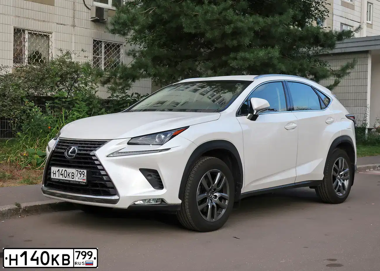 Фото автомобиля LEXUS NX, 2018 — госномер Н140КВ799. Цвет: БЕЛЫЙ
