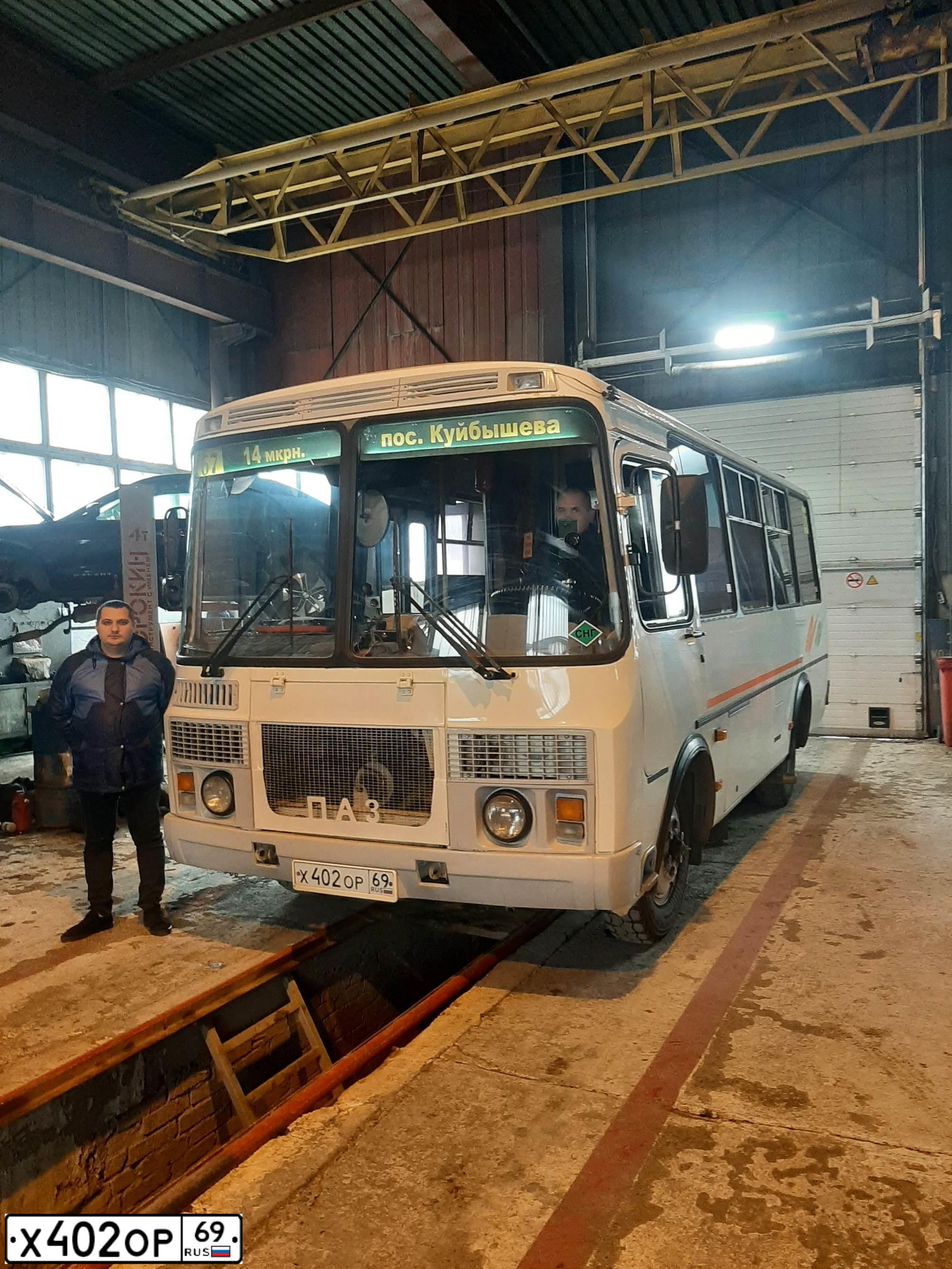 Фото автомобиля PAZ 3205, 2012 — госномер Х402ОР69. Цвет: Белый