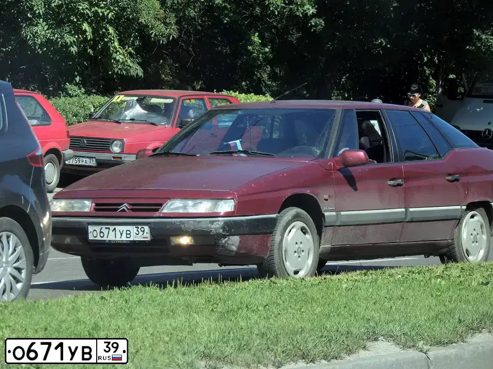 Фото автомобиля CITROEN XM, 1995 — госномер О671УВ39. Цвет: ВИШНЕВЫЙ
