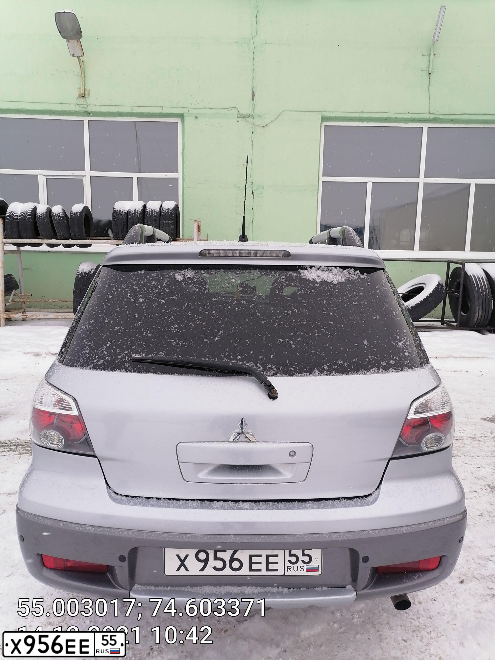 Фото автомобиля MITSUBISHI OUTLANDER, 2005 — госномер Х956ЕЕ55. Цвет: Серебристый