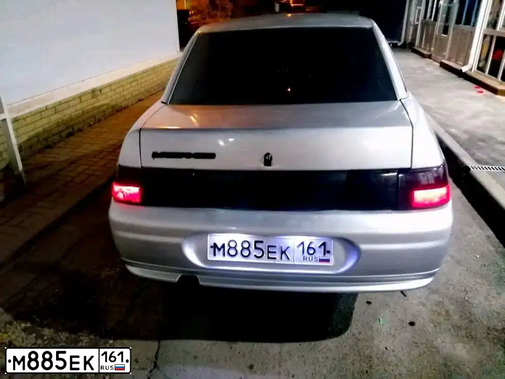 Фото автомобиля LADA 2110 LADA, 2001 — госномер М885ЕК161. Цвет: СНЕЖНАЯ КОРОЛЕВА