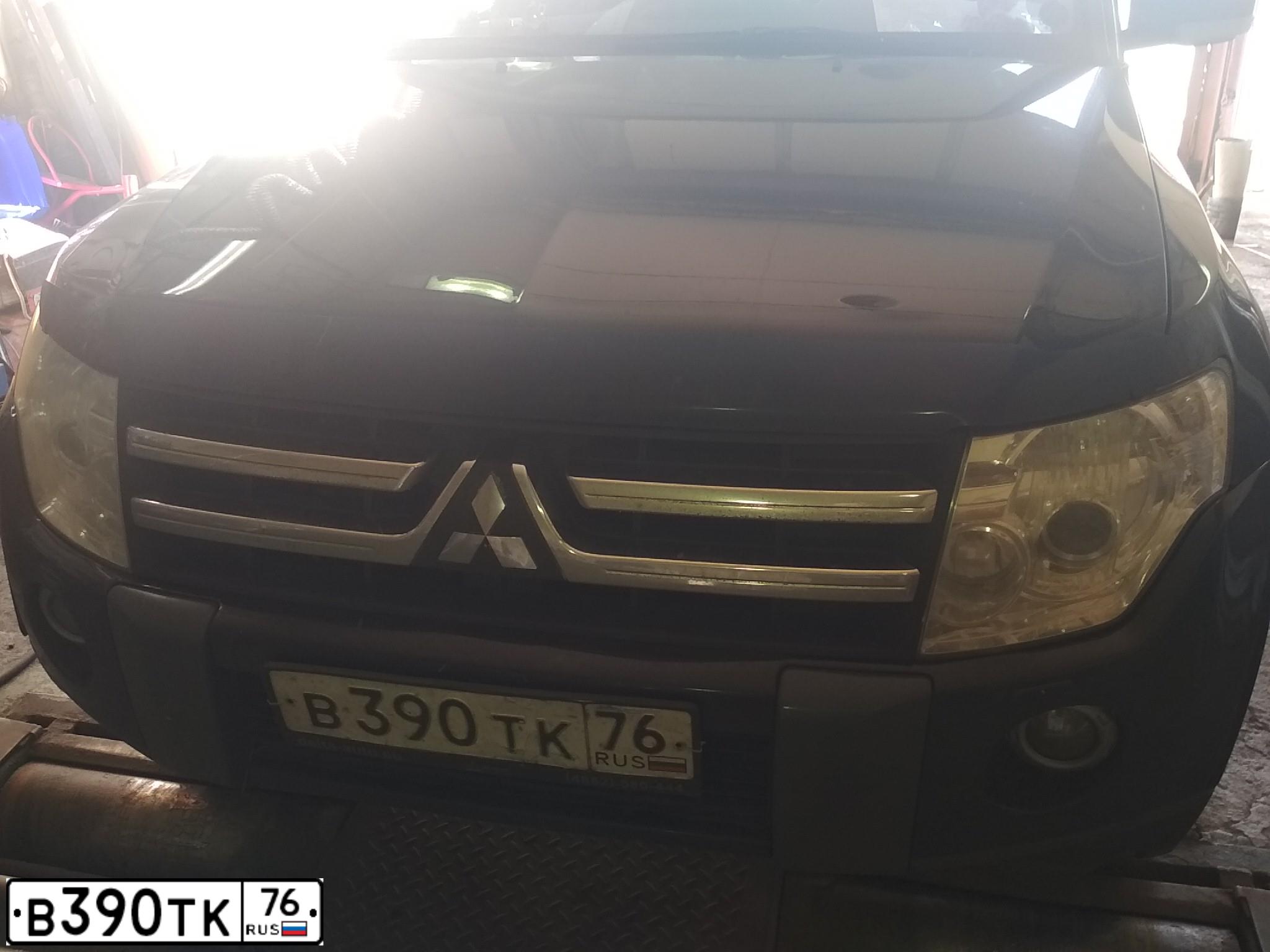 Фото автомобиля MITSUBISHI PAJERO, 2008 — госномер В390ТК76. Цвет: ЧЕРНЫЙ