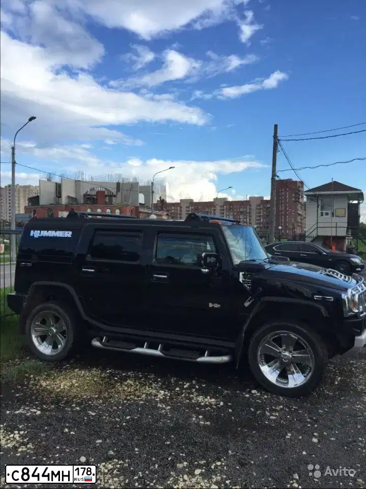 Фото автомобиля HUMMER H2, 2004 — госномер У205СК178. Цвет: ЧЕРНЫЙ