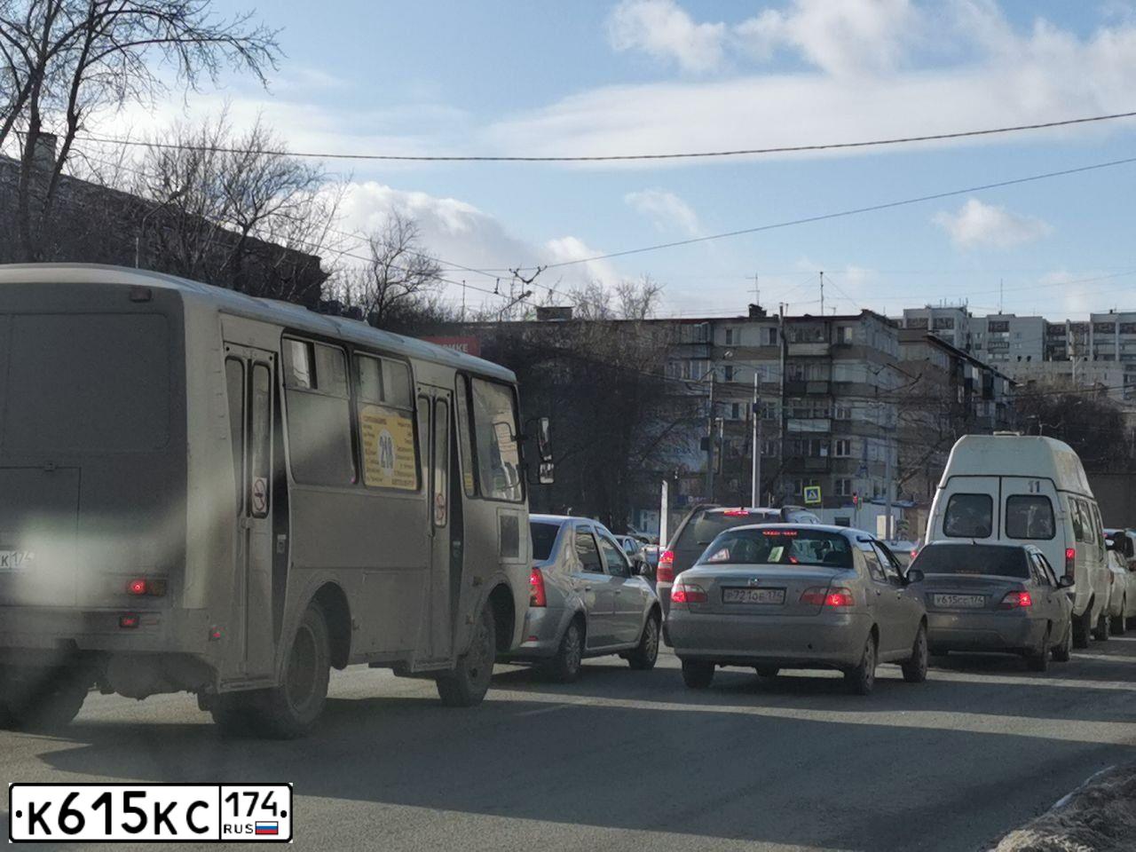 Фото автомобиля FORD FOCUS, 2008 — госномер М048ОС174. Цвет: Белый
