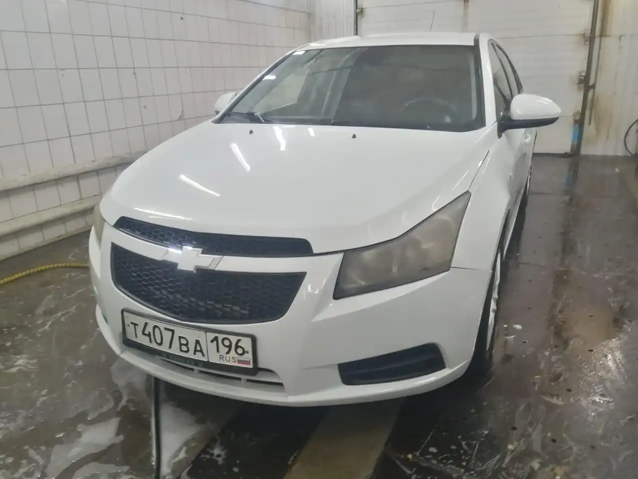 Фото автомобиля CHEVROLET CRUZE, 2012 — госномер Т407ВА196. Цвет: Белый