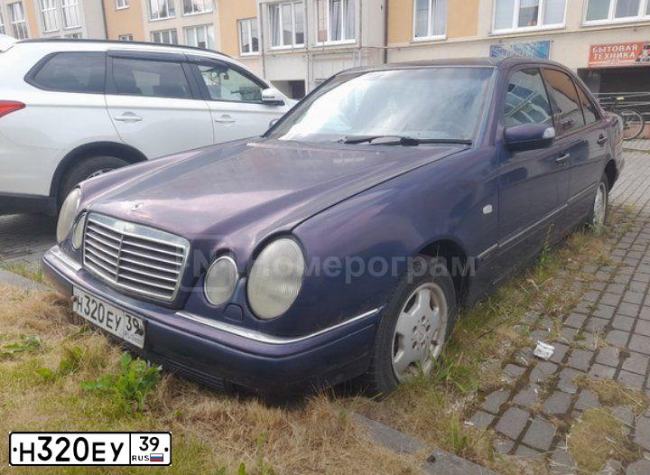 Фото автомобиля MERCEDES E-KLASSE, 2000 — госномер Н320ЕУ39. Цвет: СИНИЙ