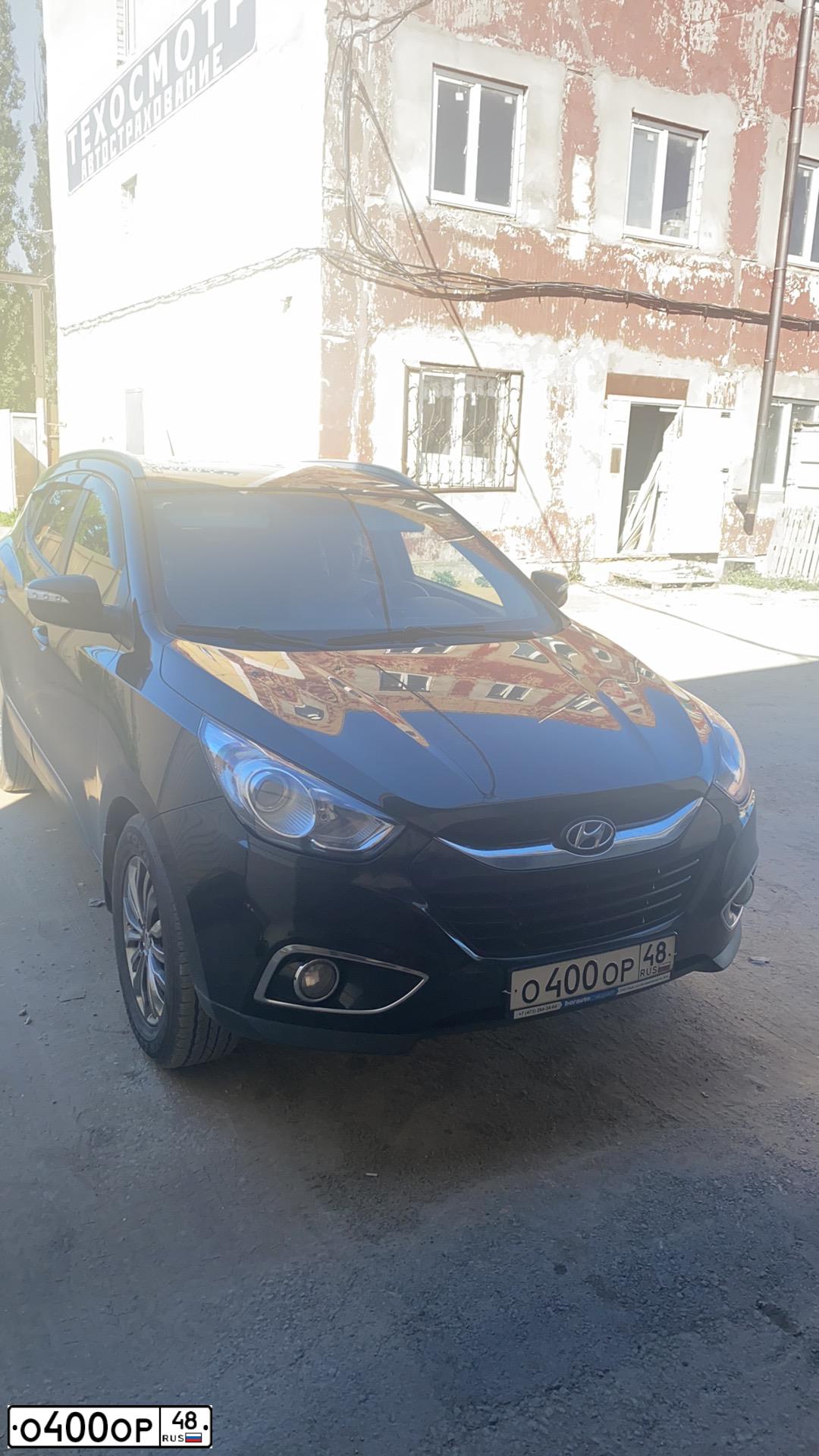 Фото автомобиля HYUNDAI IX35, 2011 — госномер О400ОР48. Цвет: ЧЕРНЫЙ