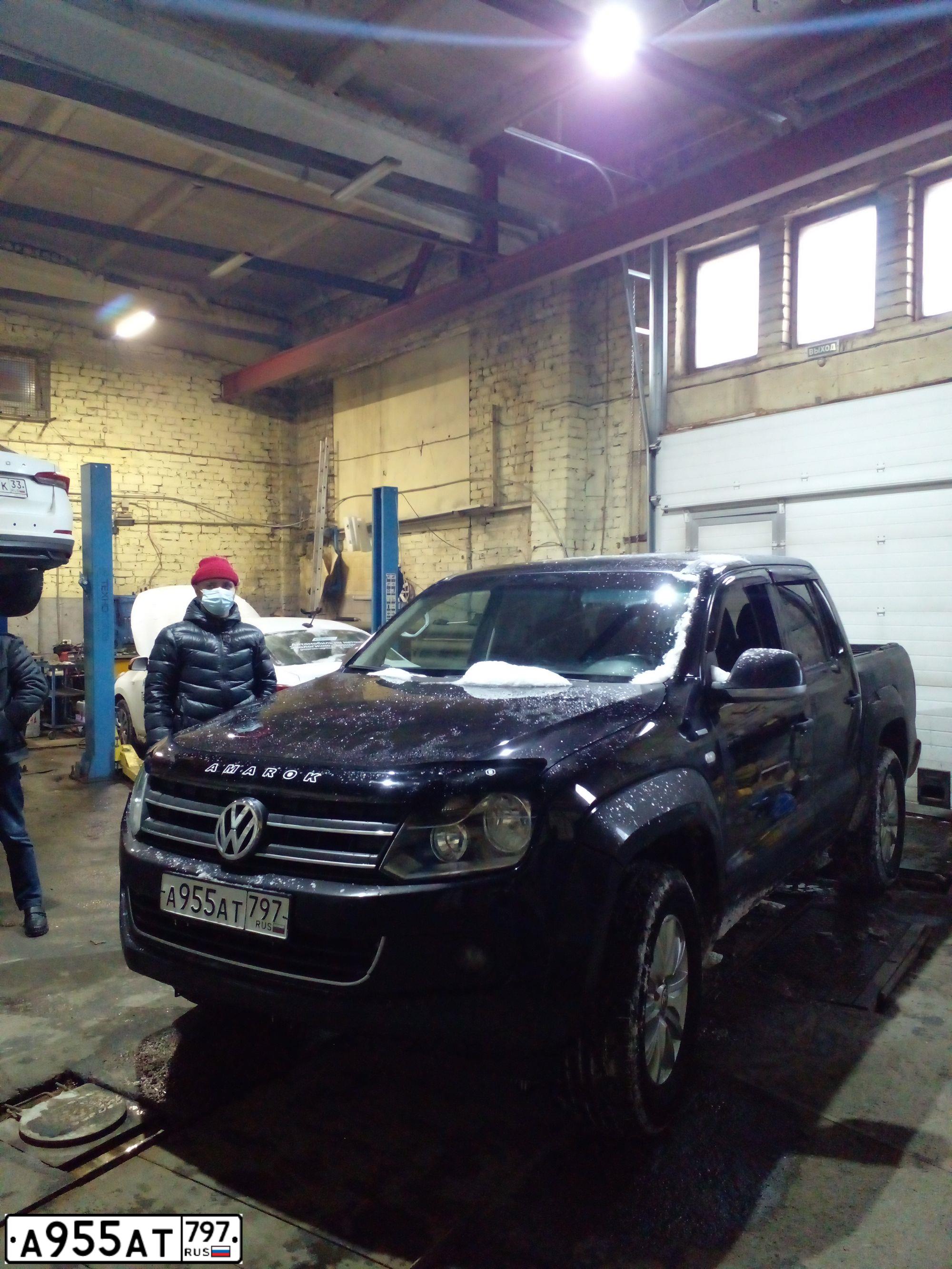 Фото автомобиля VOLKSWAGEN AMAROK, 2013 — госномер А899МН252. Цвет: ЧЕРНЫЙ