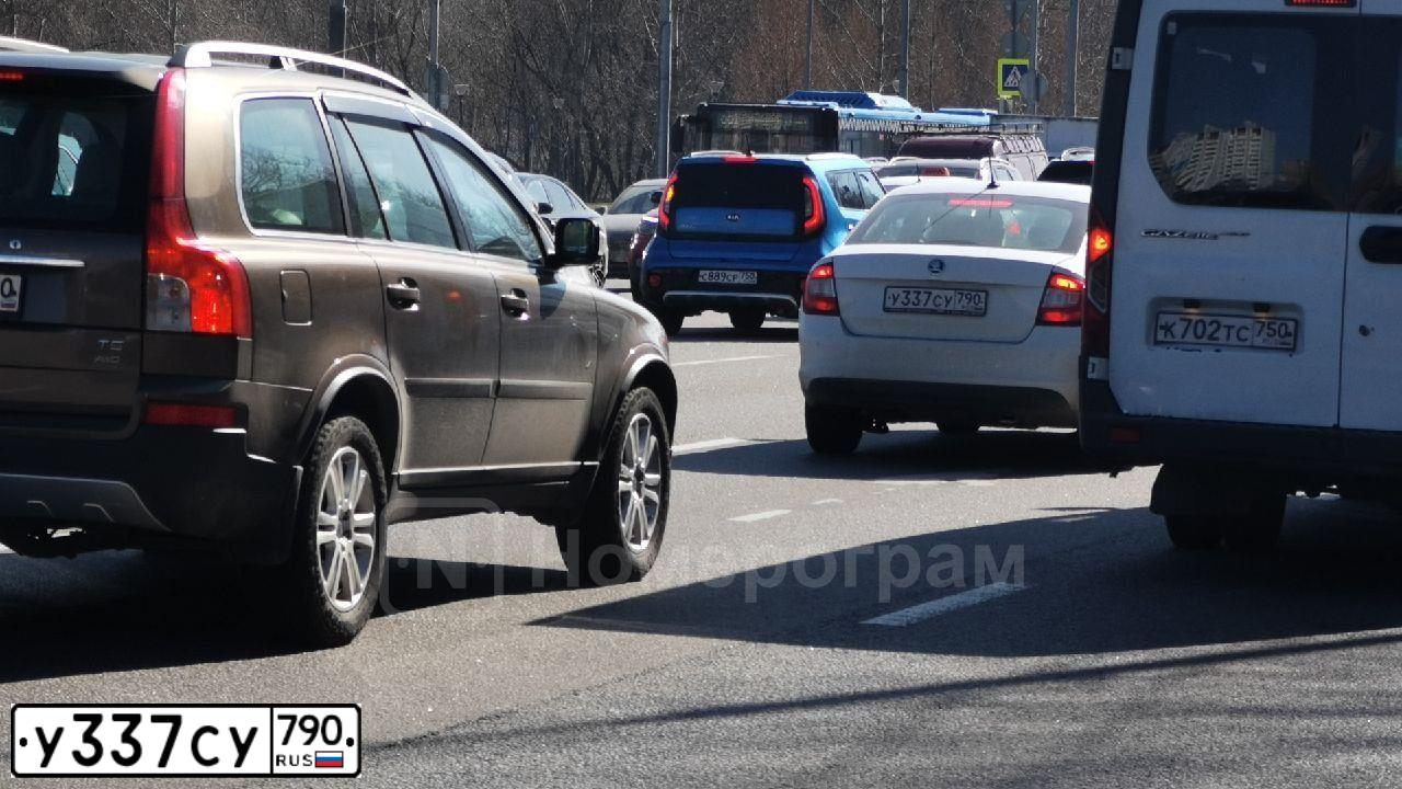 Фото автомобиля SKODA RAPID, 2018 — госномер У337СУ790. Цвет: Белый