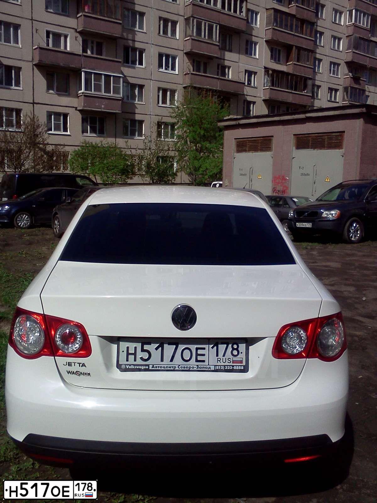 Фото автомобиля VOLKSWAGEN JETTA, 2009 — госномер О565УУ47. Цвет: БЕЛЫЙ