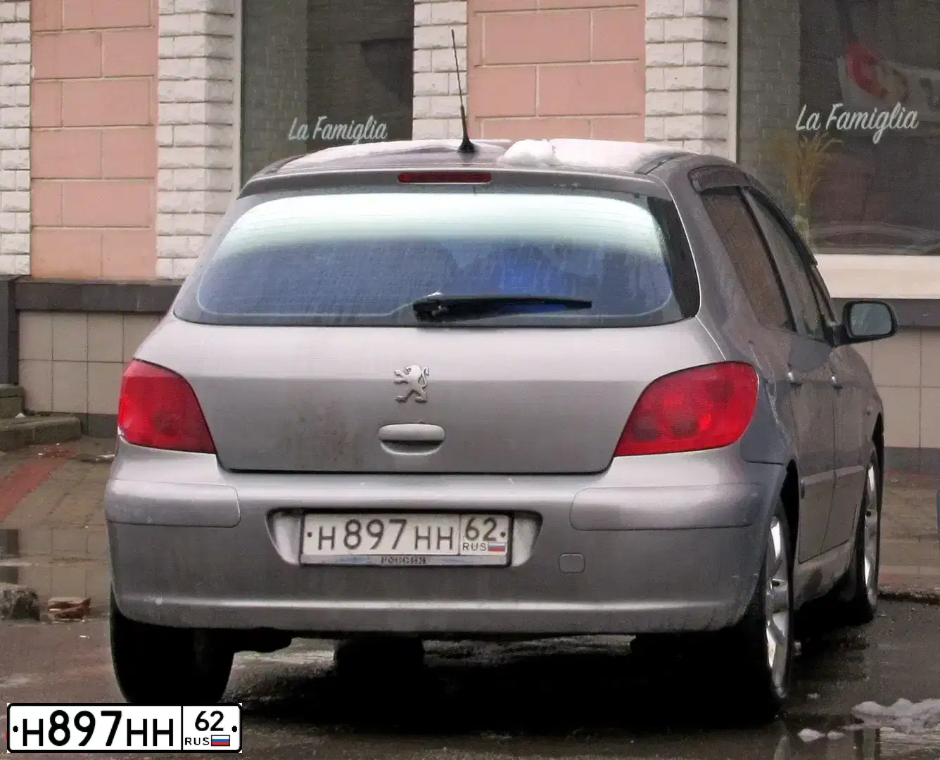 Фото автомобиля PEUGEOT 307, 2002 — госномер Н897НН62. Цвет: СЕРЫЙ
