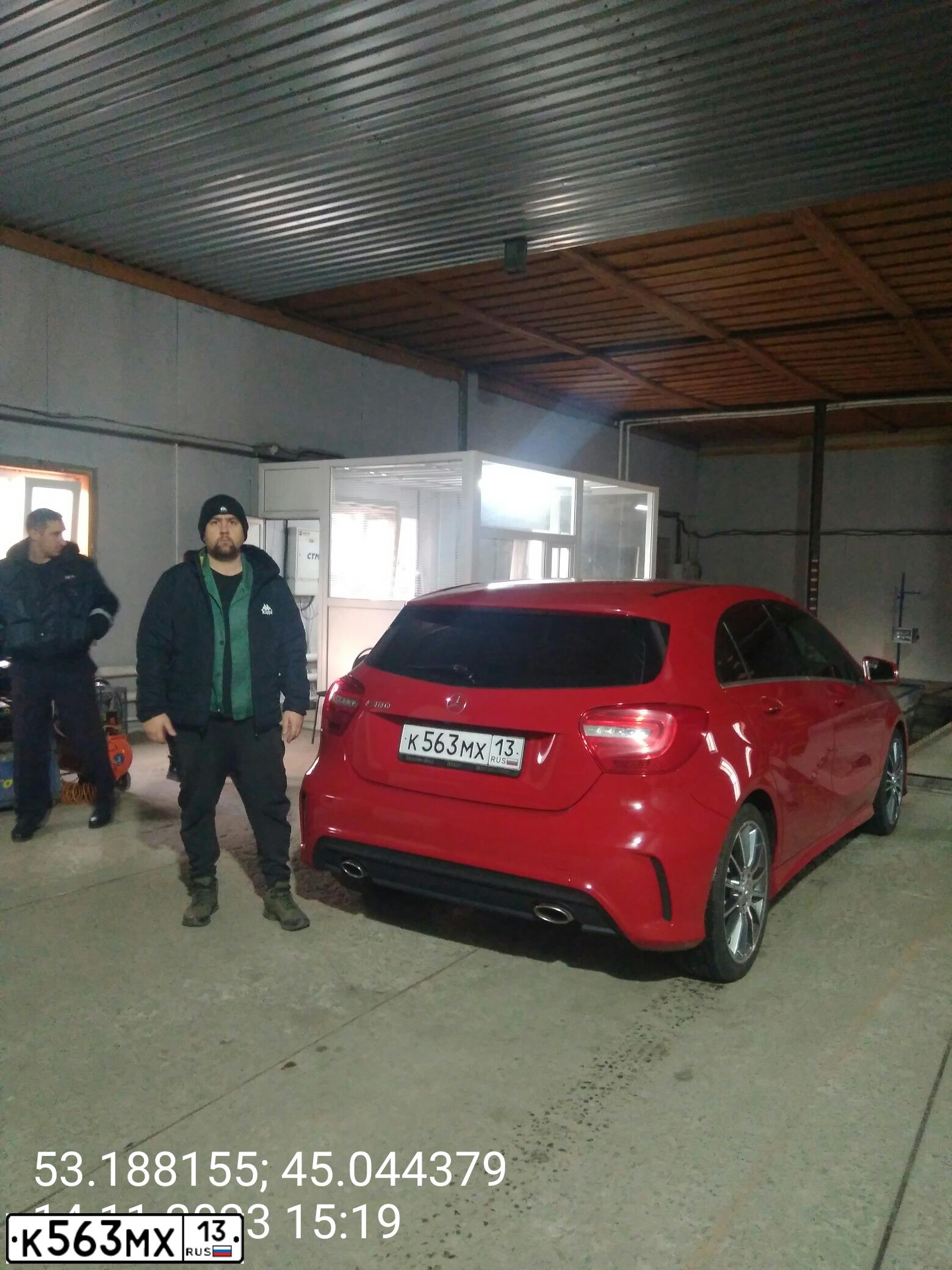 Фото автомобиля MERCEDES-BENZ A180, 2014 — госномер Т578АН58. Цвет: Красный