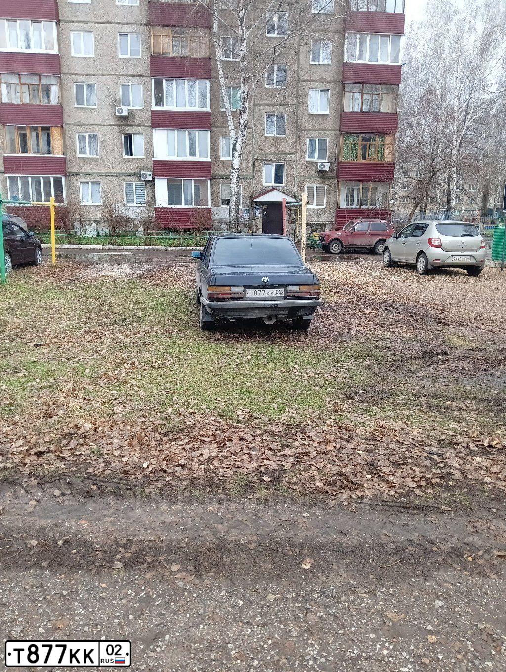 Фото автомобиля BMW SERIE 5, 1982 — госномер Т877КК02. Цвет: ЧЕРНЫЙ