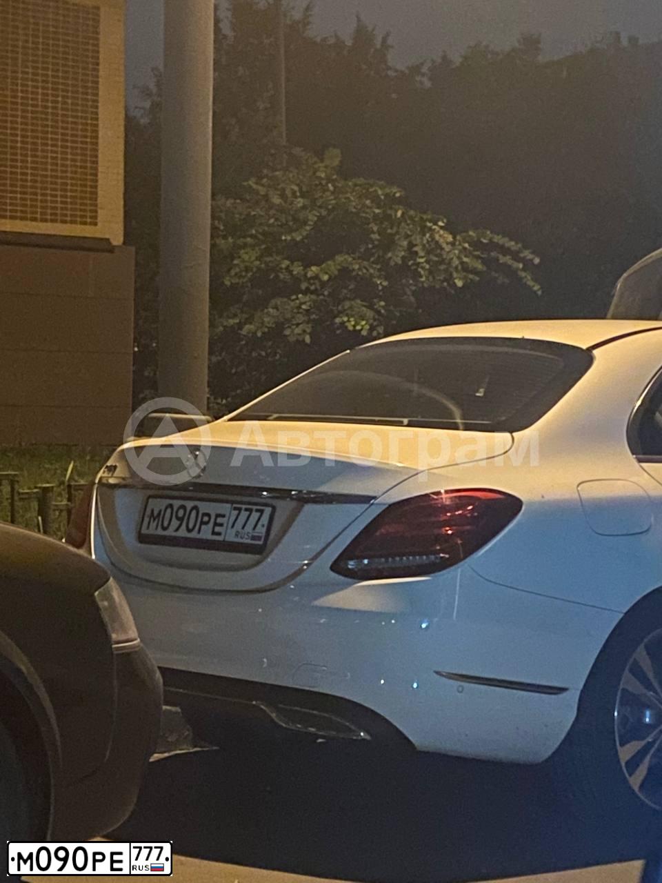 Фото автомобиля MERCEDES C-KLASSE, 2015 — госномер М090РЕ777. Цвет: Белый