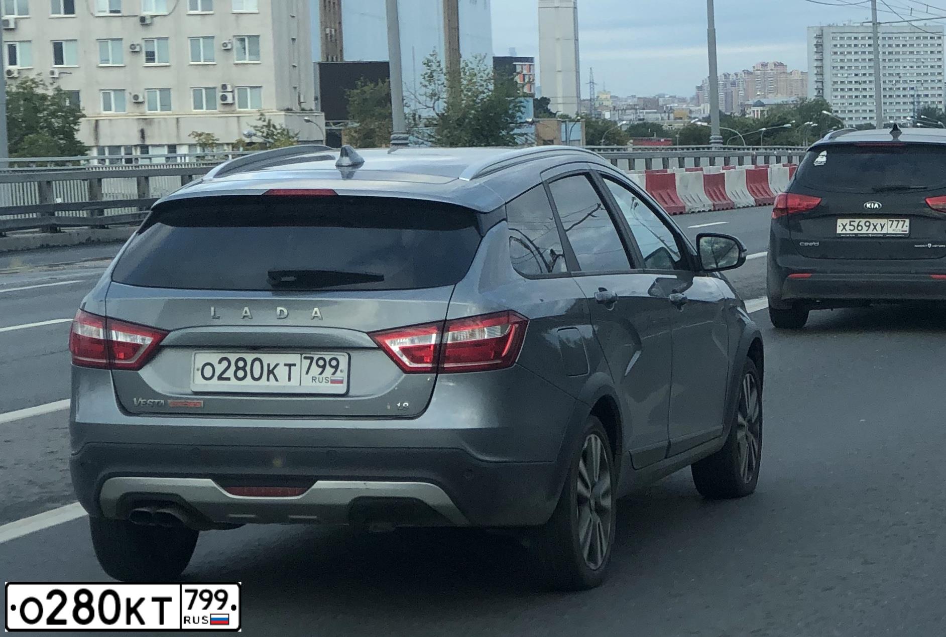 Фото автомобиля LADA VESTA, 2018 — госномер Т433ЕЕ181. Цвет: Серый