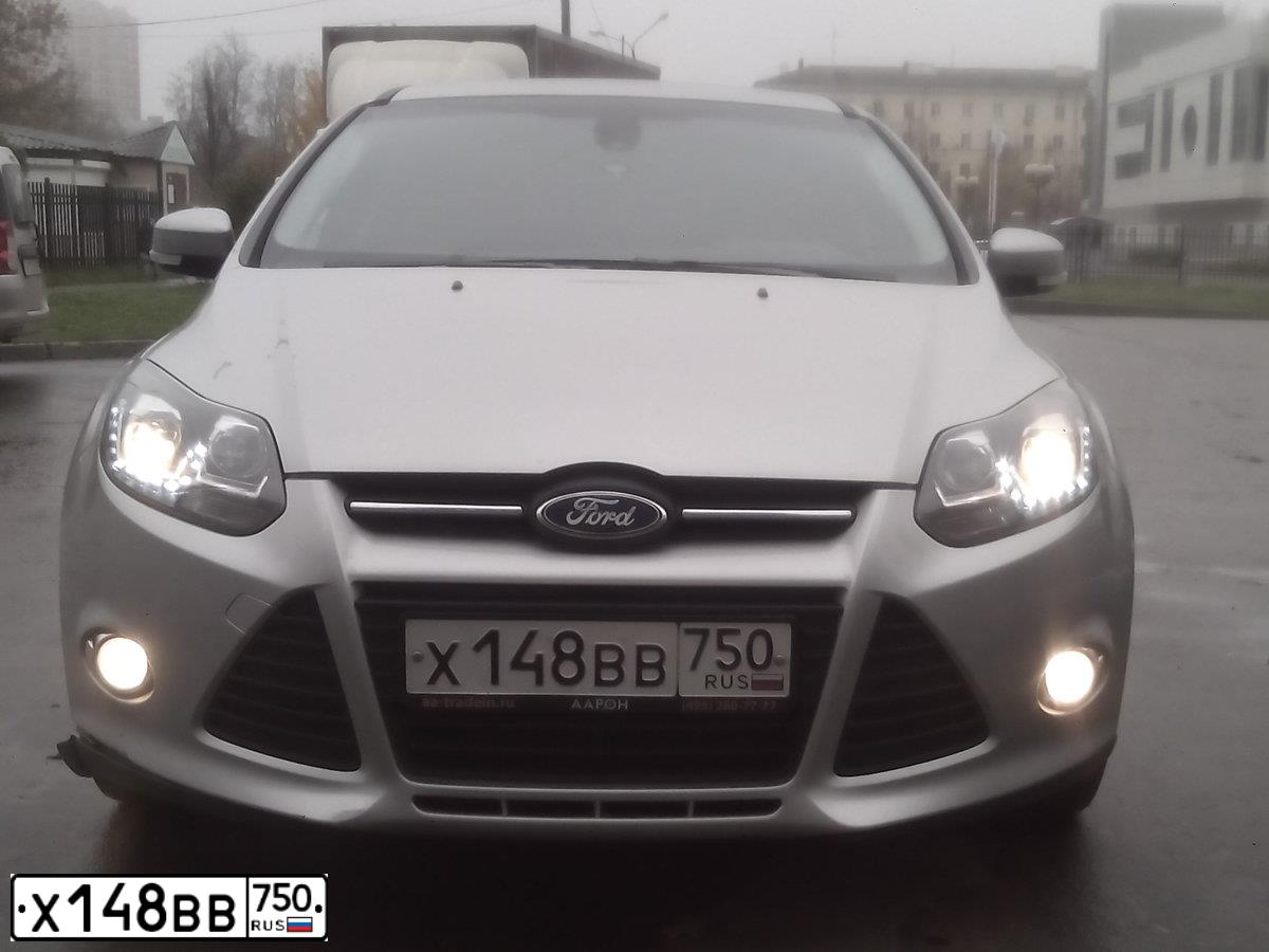 Фото автомобиля FORD FOCUS, 2012 — госномер В018ХК77. Цвет: Серебристый