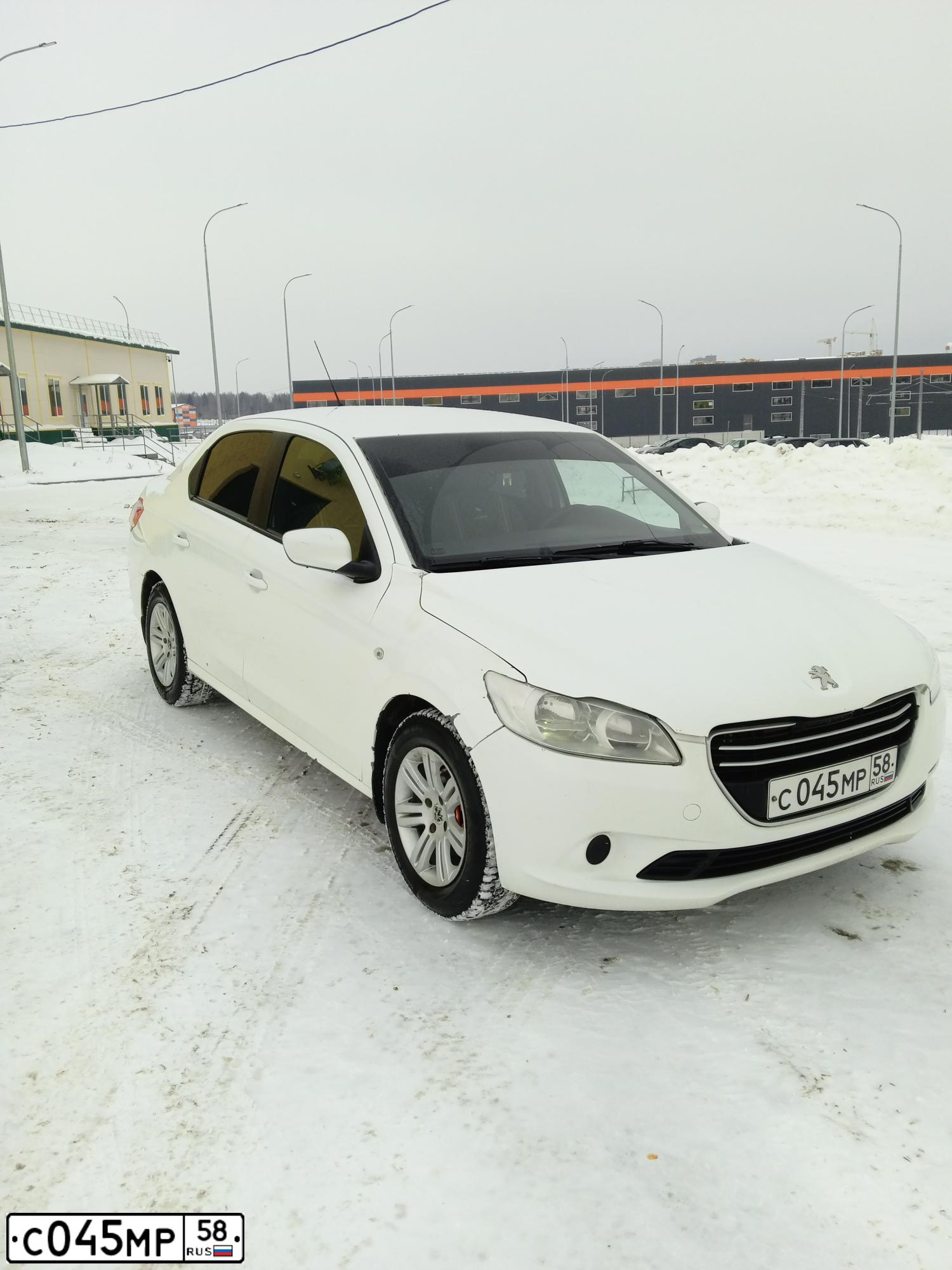 Фото автомобиля PEUGEOT 301, 2013 — госномер С045МР58. Цвет: Белый
