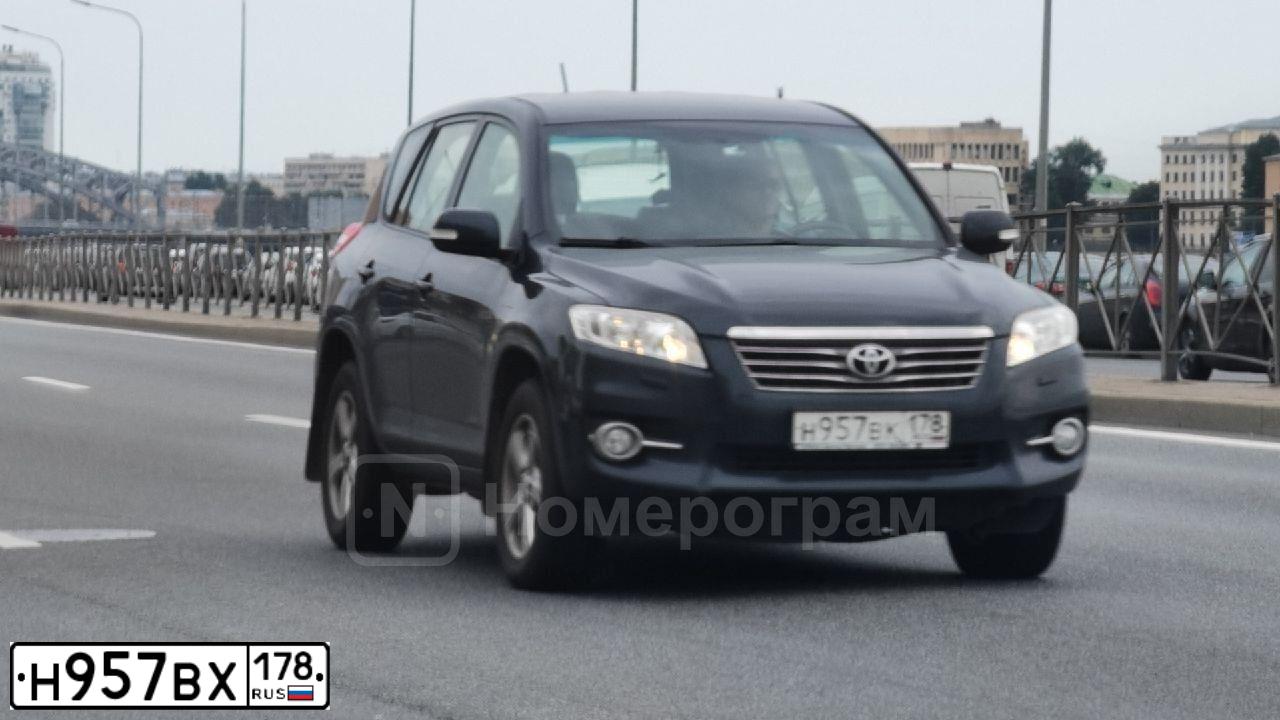 Фото автомобиля CHEVROLET CRUZE, 2012 — госномер М235УА35. Цвет: СЕРЕБРИСТЫЙ МЕТАЛЛИК