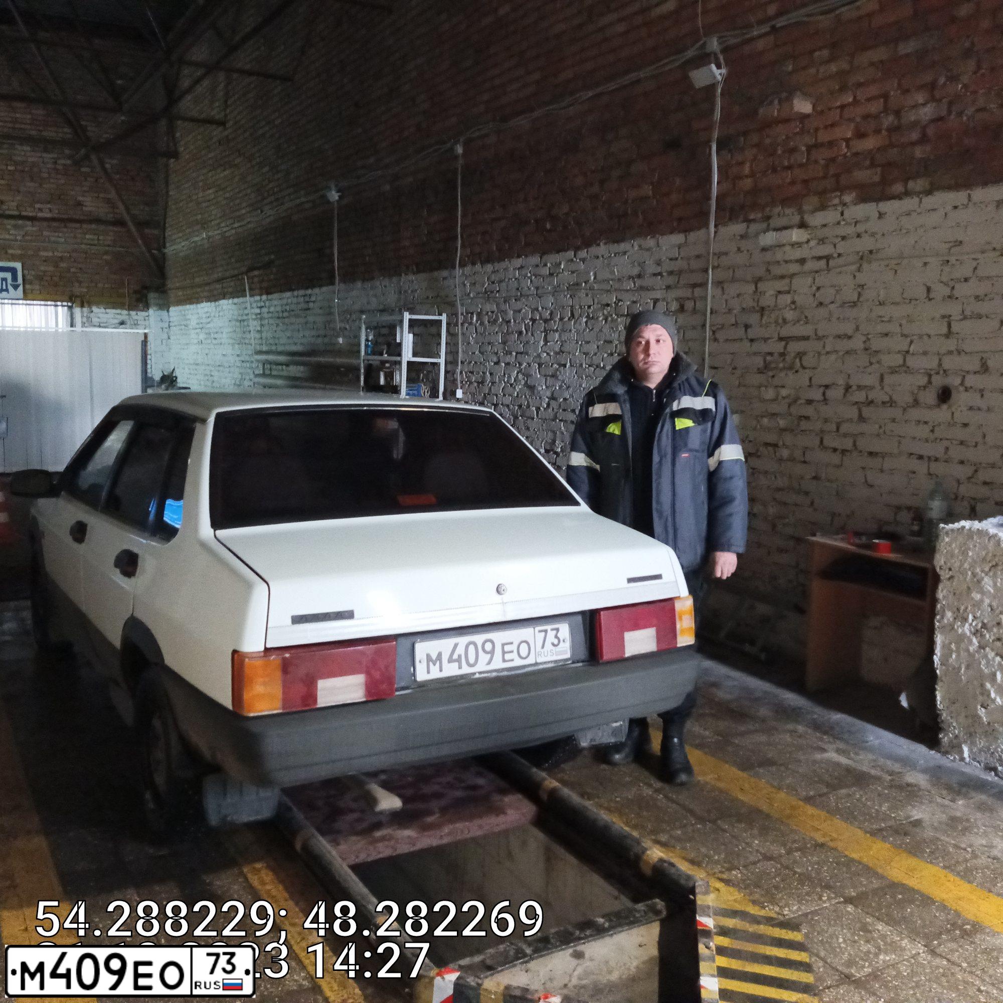 Фото автомобиля LADA 2109 SAMARA, 2001 — госномер М409ЕО73. Цвет: ЯРКО-БЕЛЫЙ