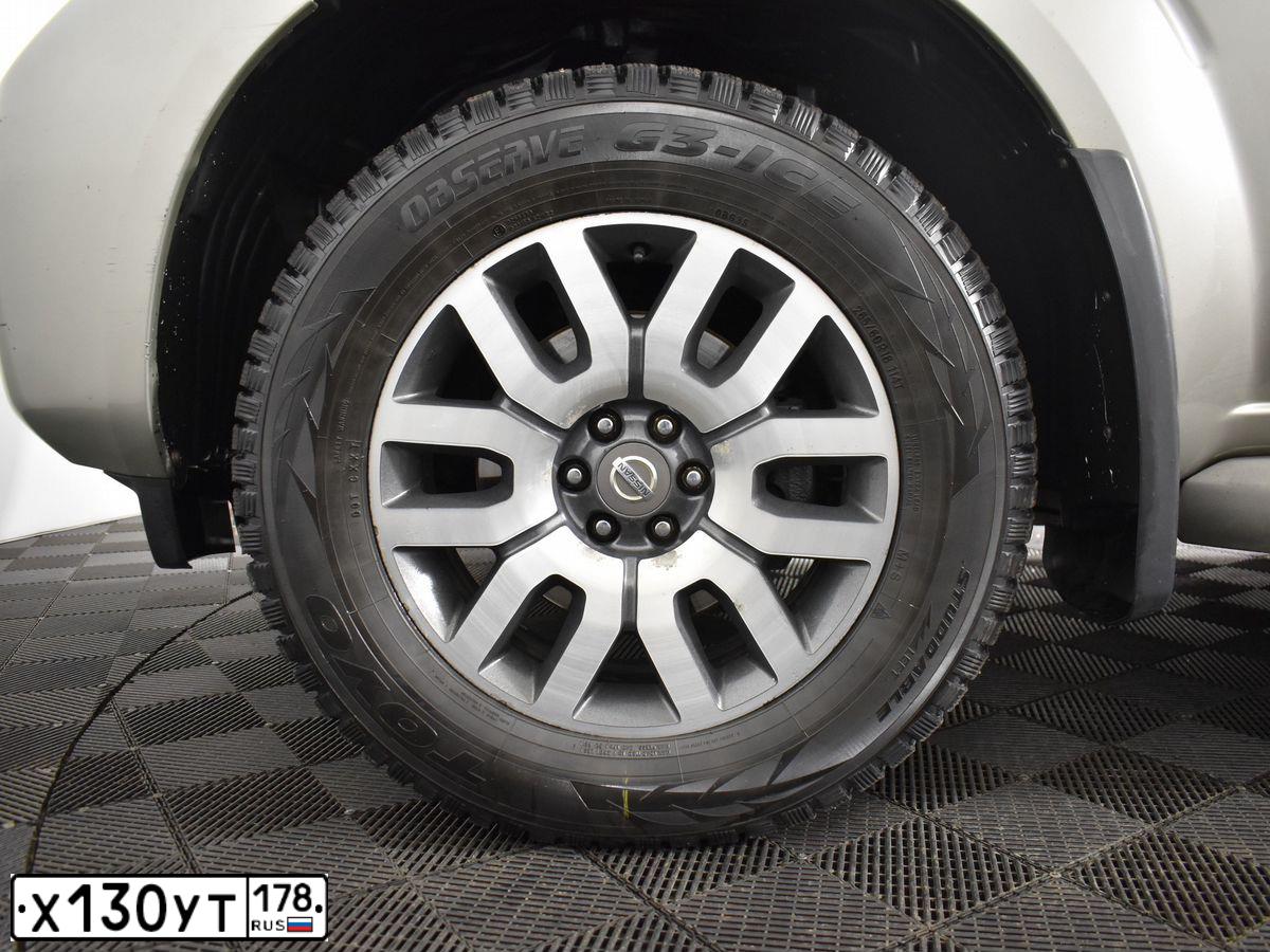 Фото автомобиля NISSAN PATHFINDER, 2012 — госномер К855НТ147. Цвет: СЕРЫЙ