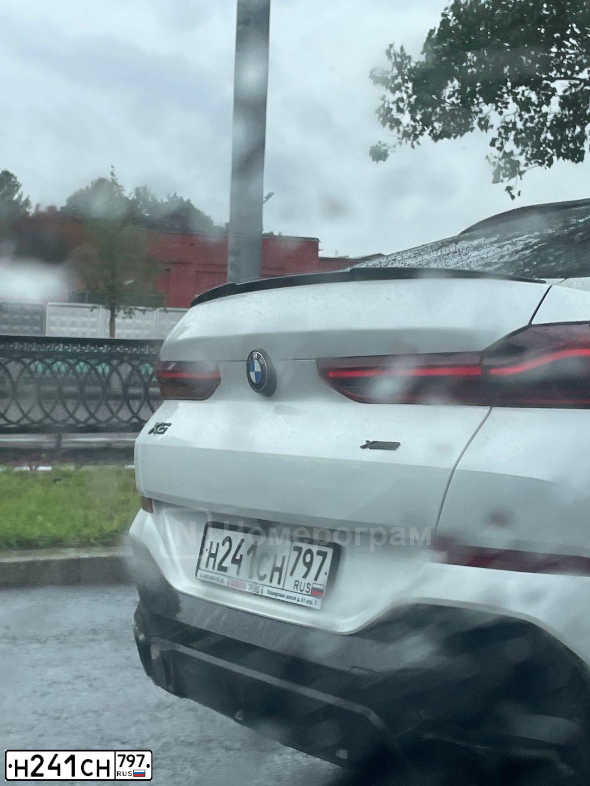 Фото автомобиля BMW X6 XDRIVE30D, 2021 — госномер С006ВТ46. Цвет: Белый
