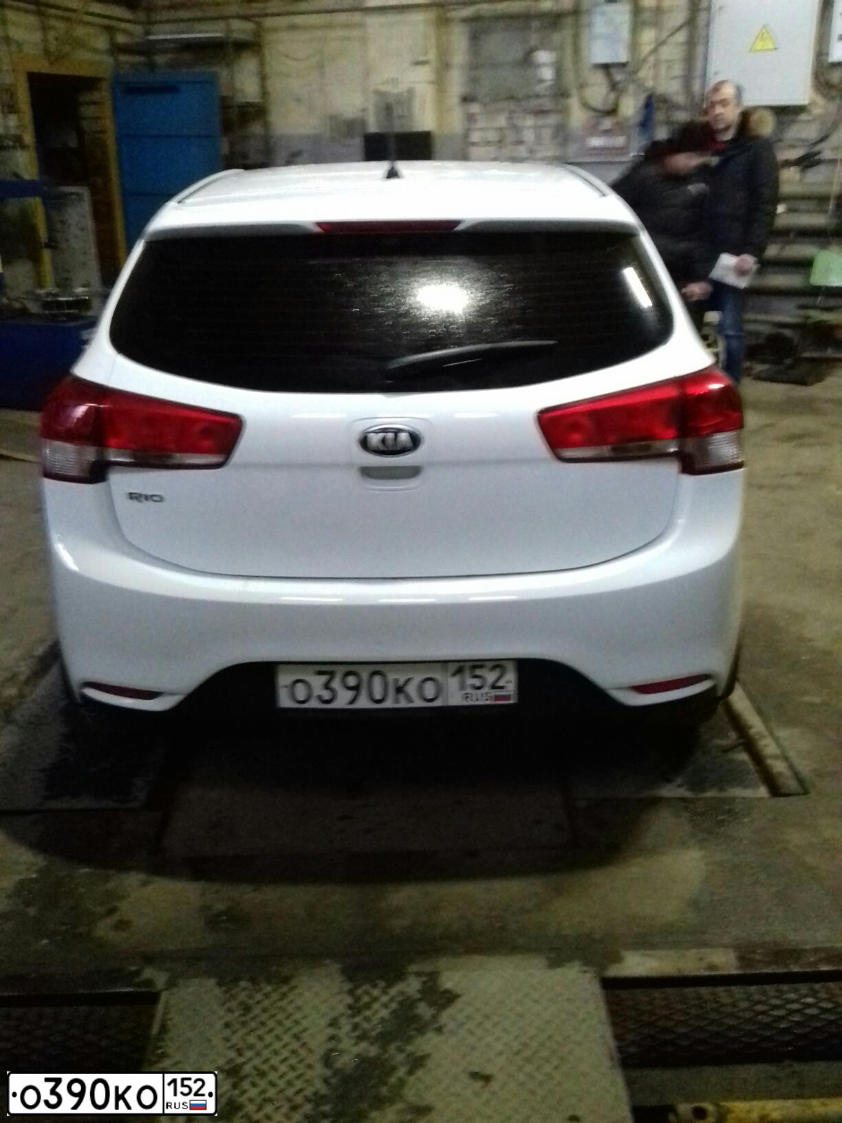 Фото автомобиля KIA RIO, 2016 — госномер Т241ВВ152. Цвет: Белый