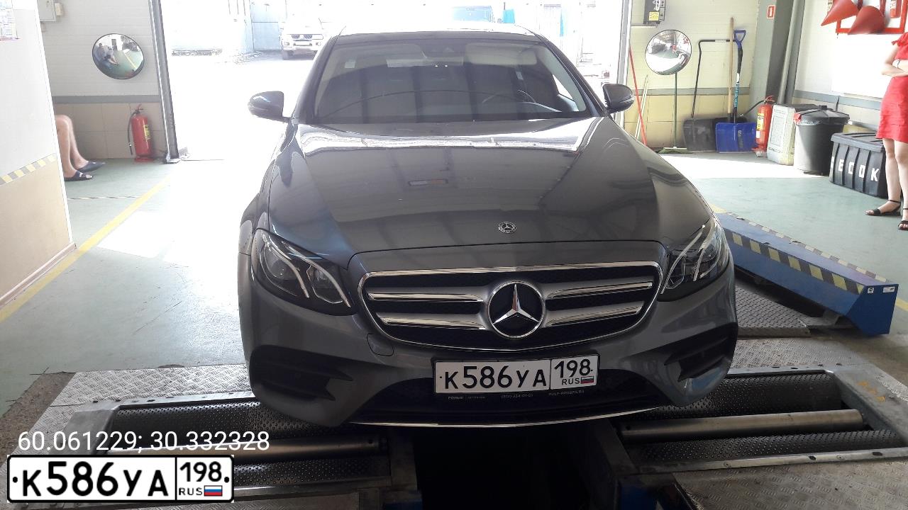 Фото автомобиля MERCEDES E-KLASSE, 2017 — госномер К586УА198. Цвет: СЕРЫЙ