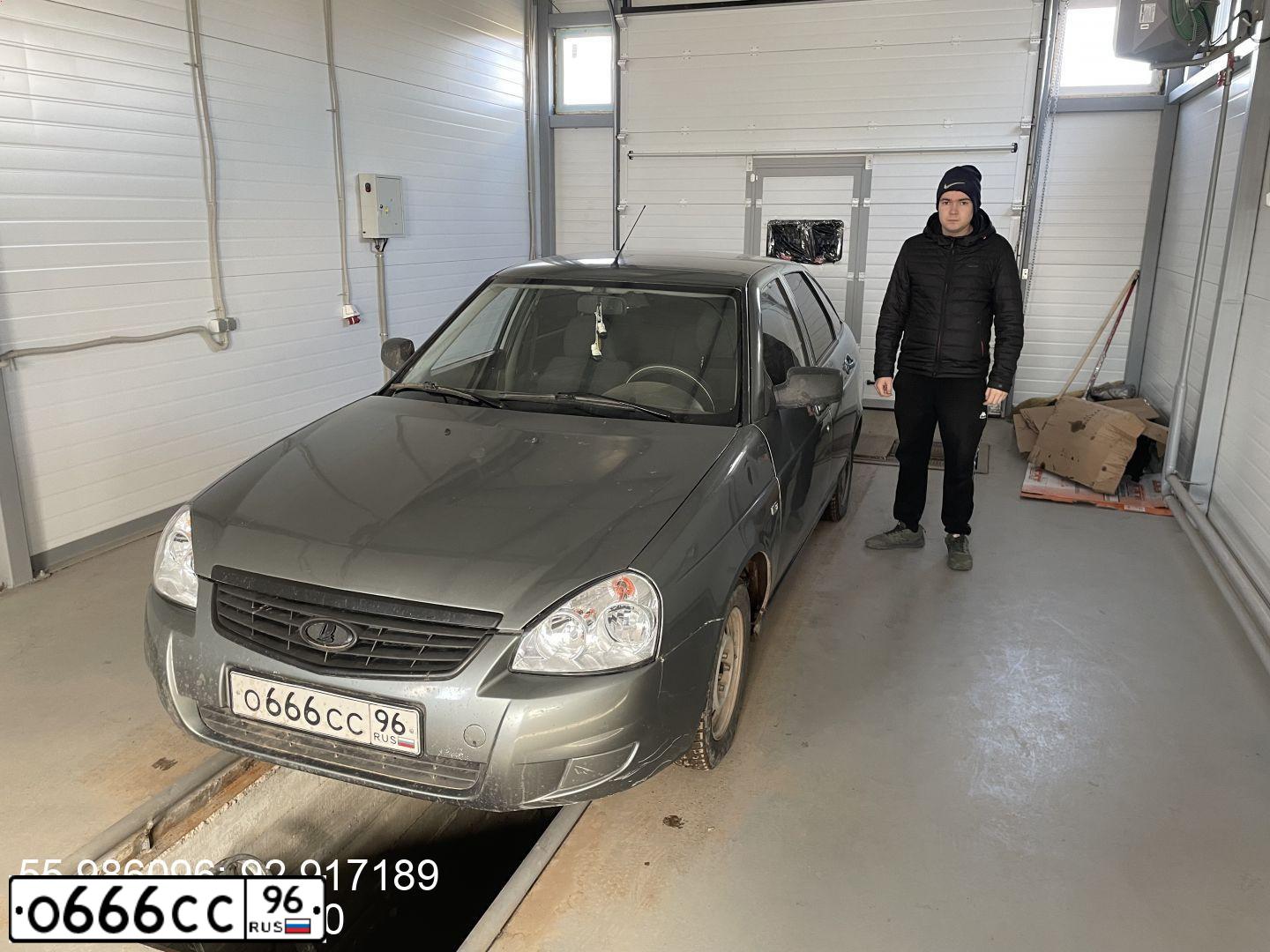 Фото автомобиля LADA 2172 PRIORA, 2011 — госномер О666СС96. Цвет: СРЕДНИЙ СЕРО-ЗЕЛЕНЫЙ МЕТ