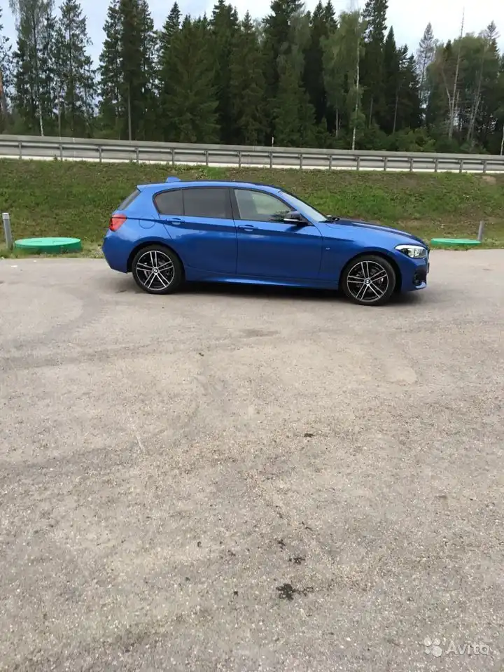 Фото автомобиля BMW SERIE 1, 2019 — госномер Е690КС193. Цвет: синий