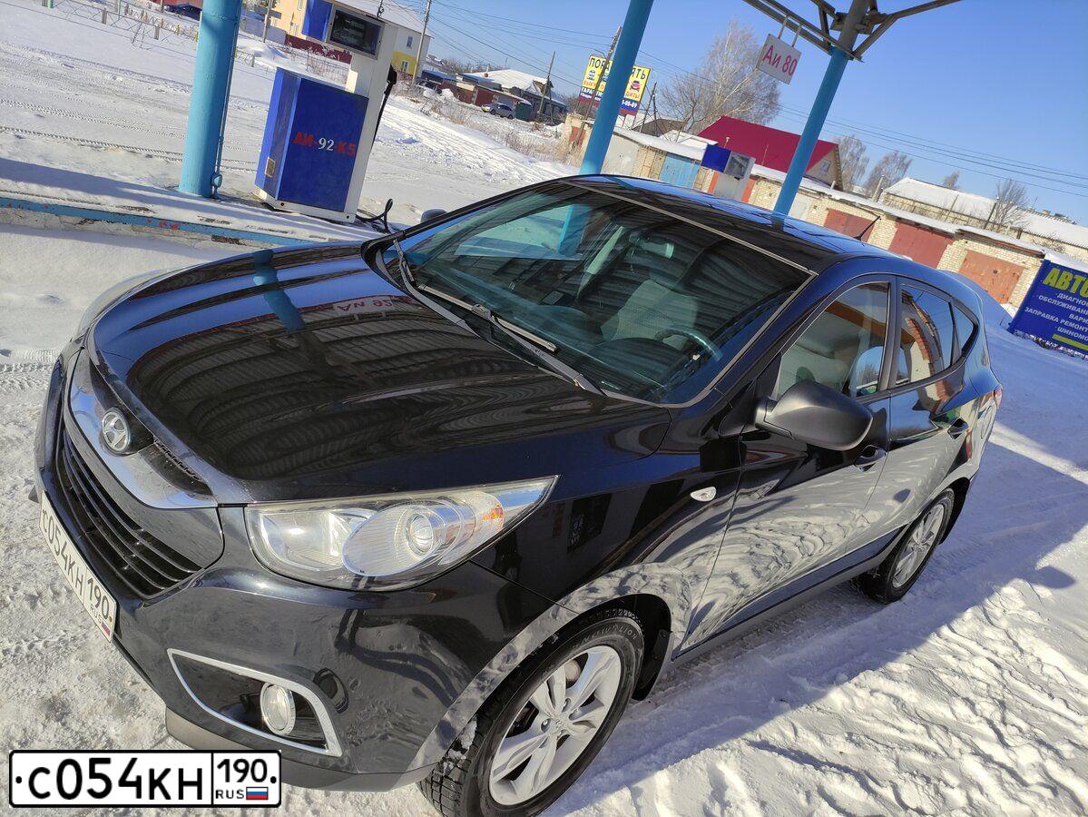 Фото автомобиля HYUNDAI IX35, 2010 — госномер С054КН190. Цвет: ЧЕРНЫЙ