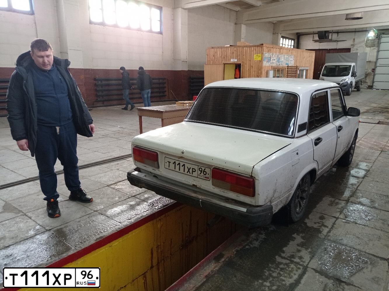 Фото автомобиля VOLKSWAGEN TIGUAN, 2013 — госномер В001ТТ66. Цвет: Белый