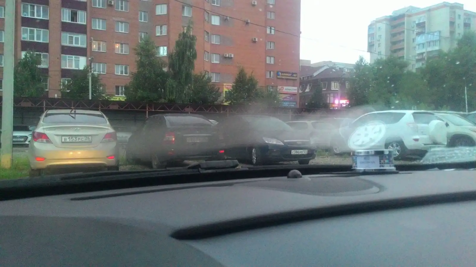 Фото автомобиля HYUNDAI SOLARIS, 2013 — госномер Н067ЕЕ126. Цвет: БЕЖЕВО-СЕРЫЙ
