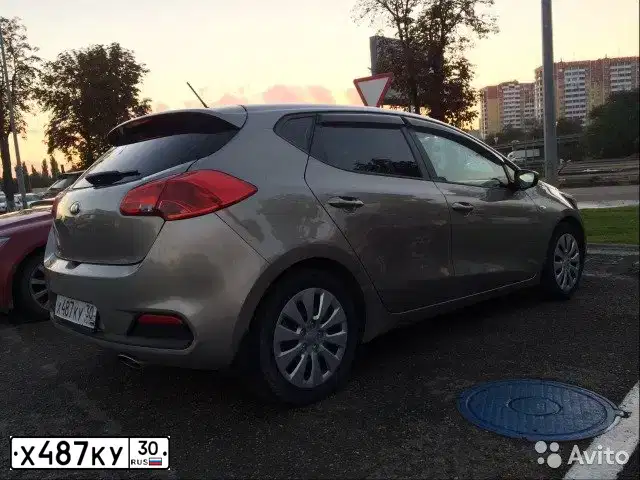Фото автомобиля KIA CEE'D, 2013 — госномер В680СМ123. Цвет: Серебристый