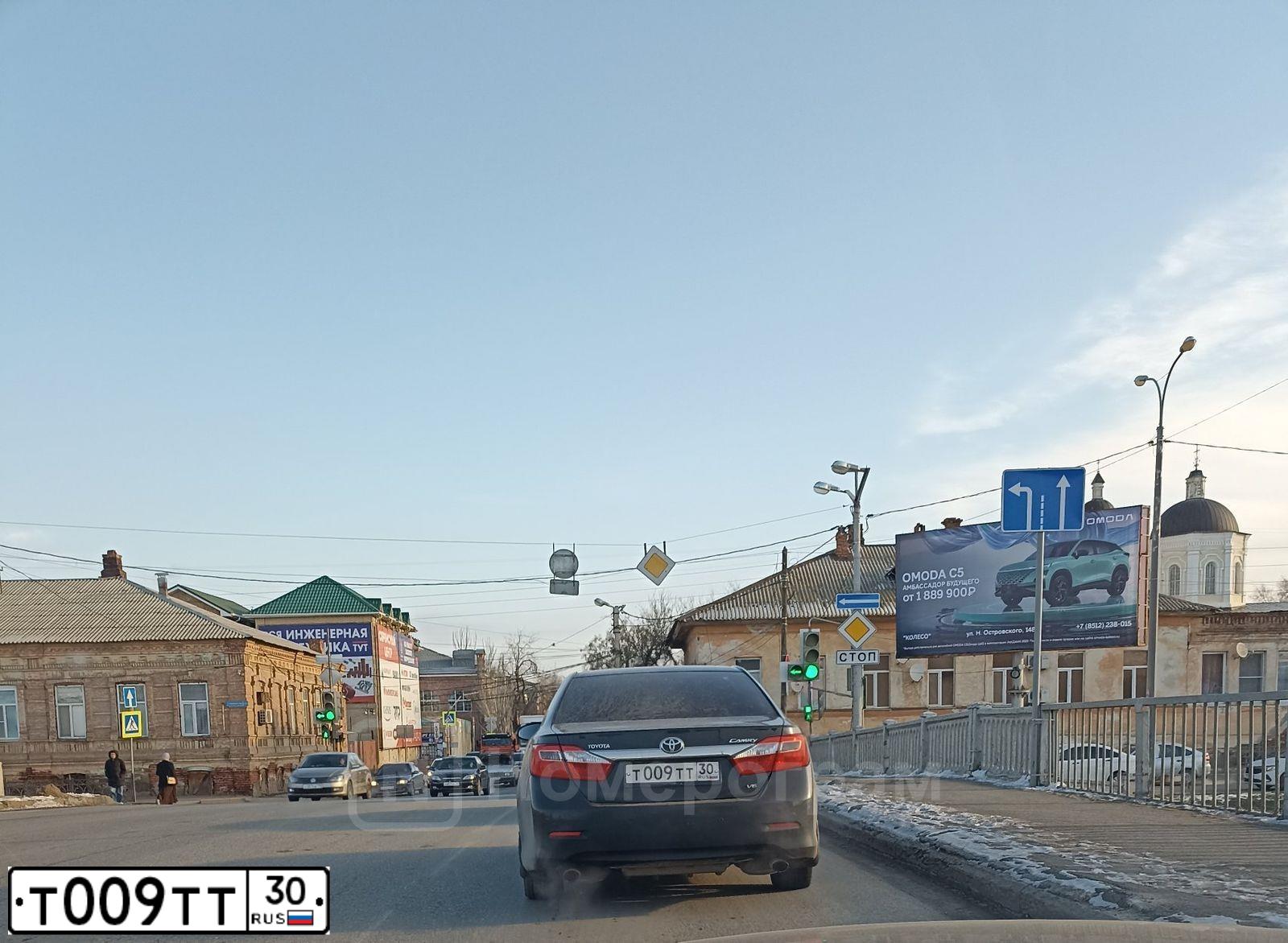 Фото автомобиля LEXUS RX, 2007 — госномер Е004НХ126. Цвет: Серебристый