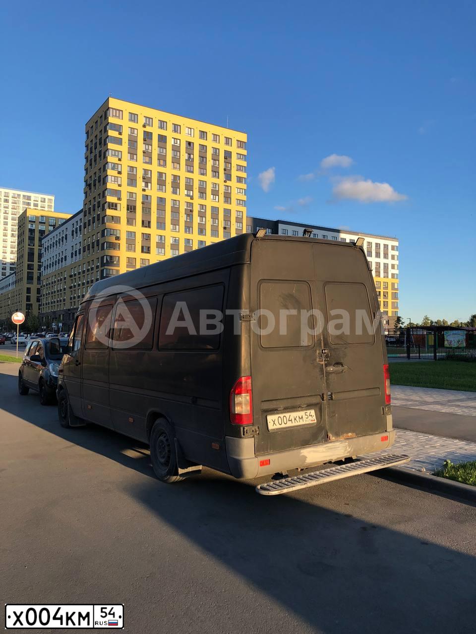 Фото автомобиля MERCEDES SPRINTER, 2004 — госномер Х712СР97. Цвет: ЧЕРНЫЙ