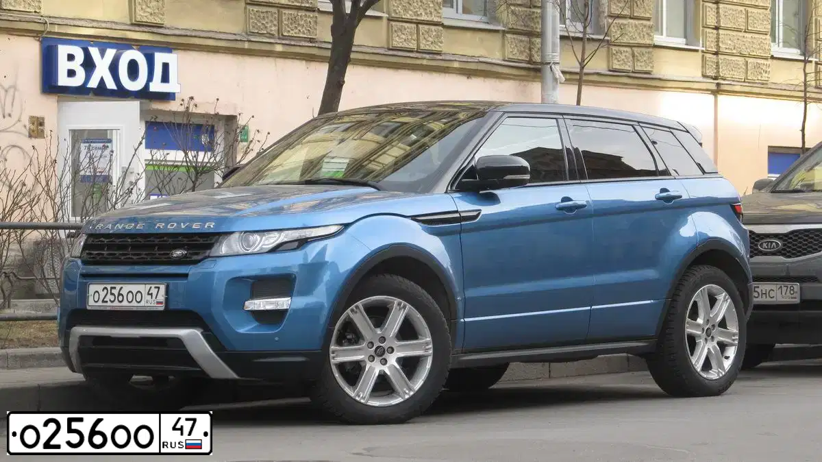 Фото автомобиля RENAULT LOGAN, 2015 — госномер У687АР178. Цвет: БЕЖЕВЫЙ